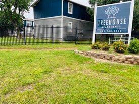 Building Photo - Treehouse Apartments