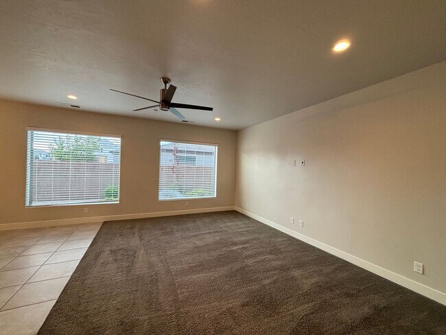 Building Photo - SPACIOUS SINGLE LEVEL HOME IN WASHINGTON F...