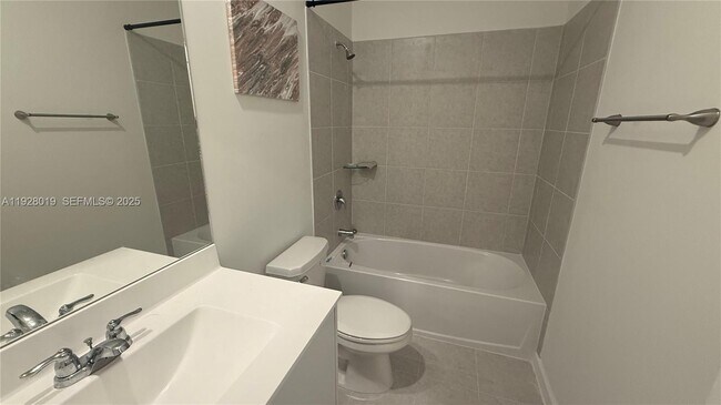 Building Photo - 2833 SE 25th Ave