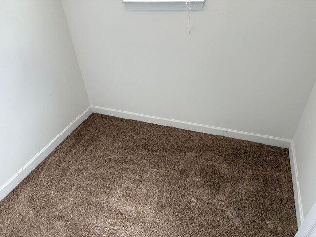 Building Photo - Modern Townhome in Steele Creek – Walkable...