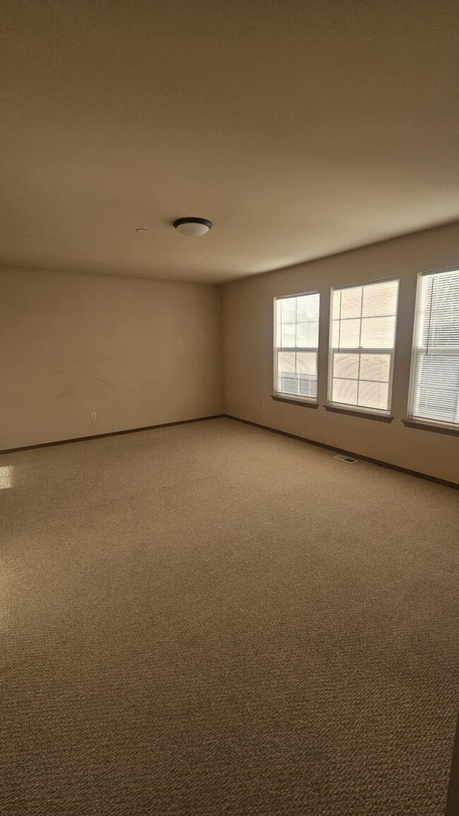 Building Photo - 1562 Packwood Ave