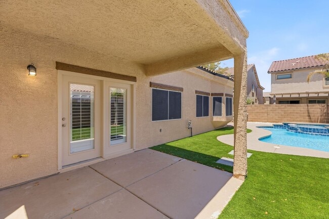 Building Photo - Beautiful Remodeled Single-Story Home W/ Pool in Southern Highlands