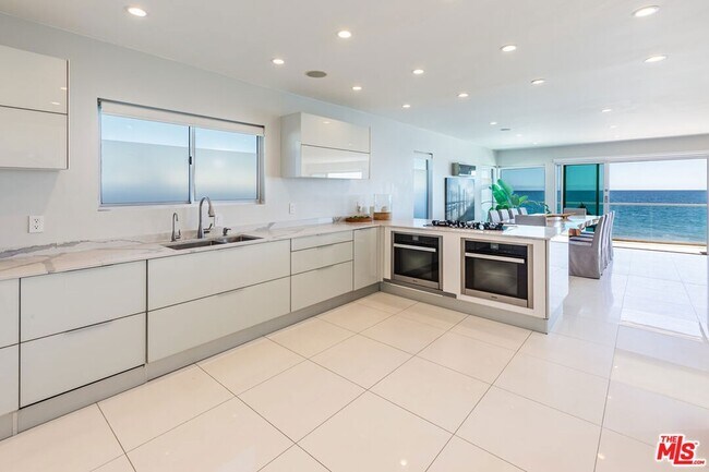 Building Photo - 26050 CA-1