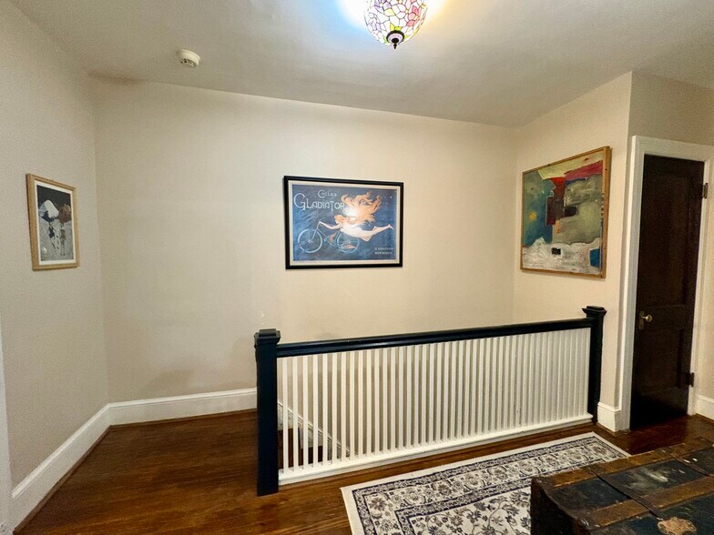 Upstairs Foyer - 3532 Park Pl NW