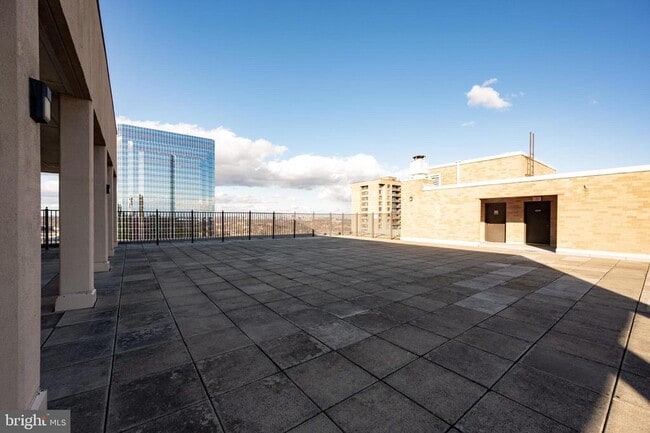 Building Photo - 3709 S George Mason Dr