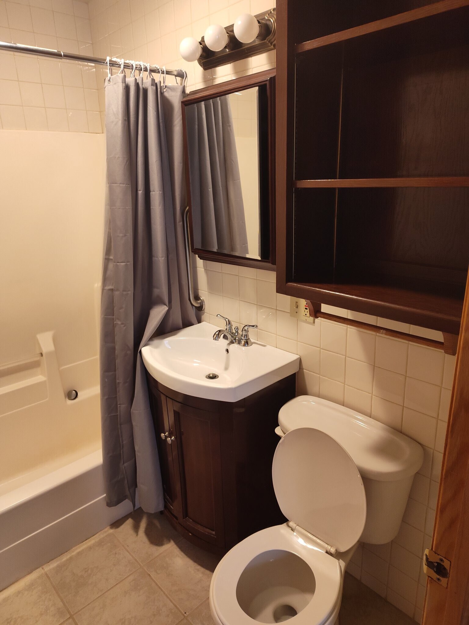 Building Photo - 605 Bremer St