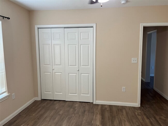 Building Photo - 104 N Eastwood St