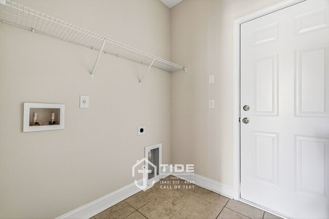Building Photo - Modern Comfort & Easy Living in Goose Creek