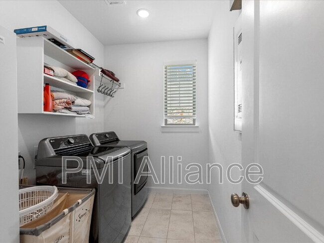 Building Photo - 4828 Celestial Rd