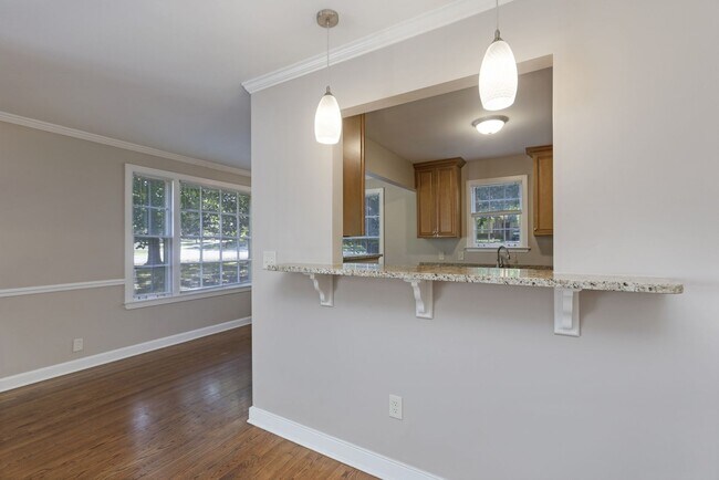Building Photo - Cozy 3BD/2BA in the heart of Green Hills/L...