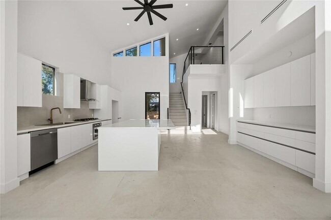 Building Photo - 513 Archer St
