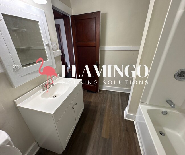 Building Photo - Charming Home in Dayton’s Gem City – Convenient Wayne Ave Location