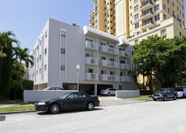 Primary Photo - 130 Mendoza Ave
