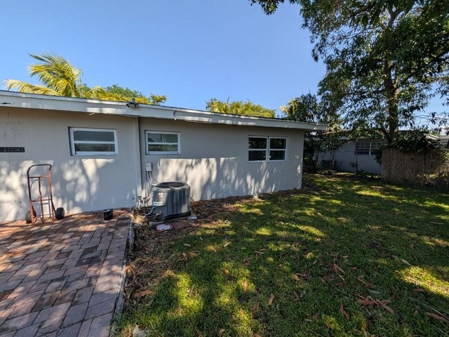Building Photo - Spacious 3BR Rental with Outdoor Living Space