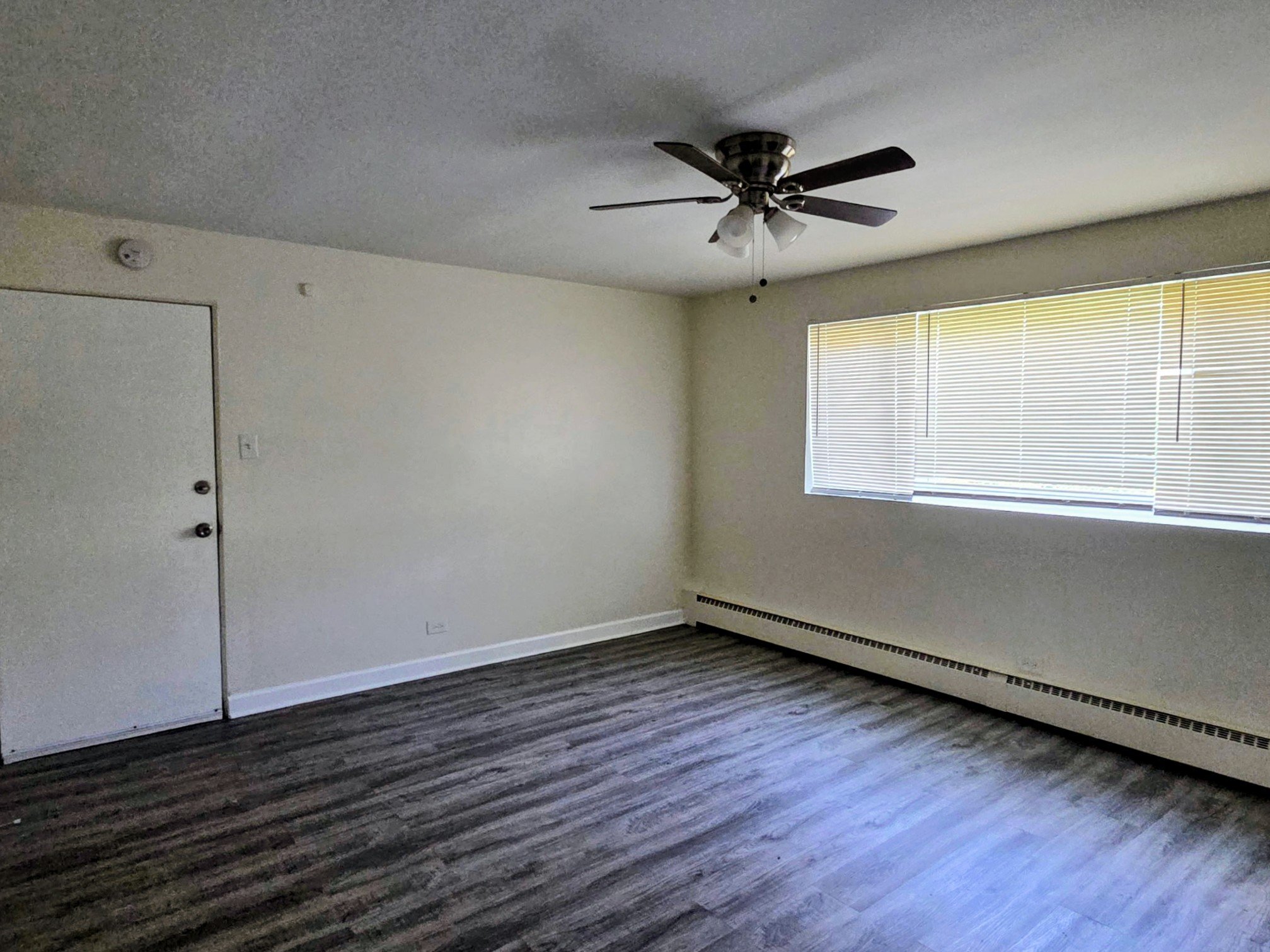 Building Photo - 14605 Des Plaines St