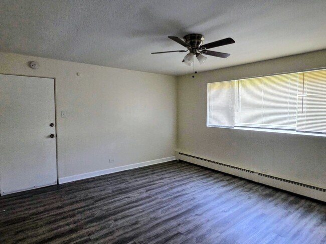 Building Photo - 14605 Des Plaines St