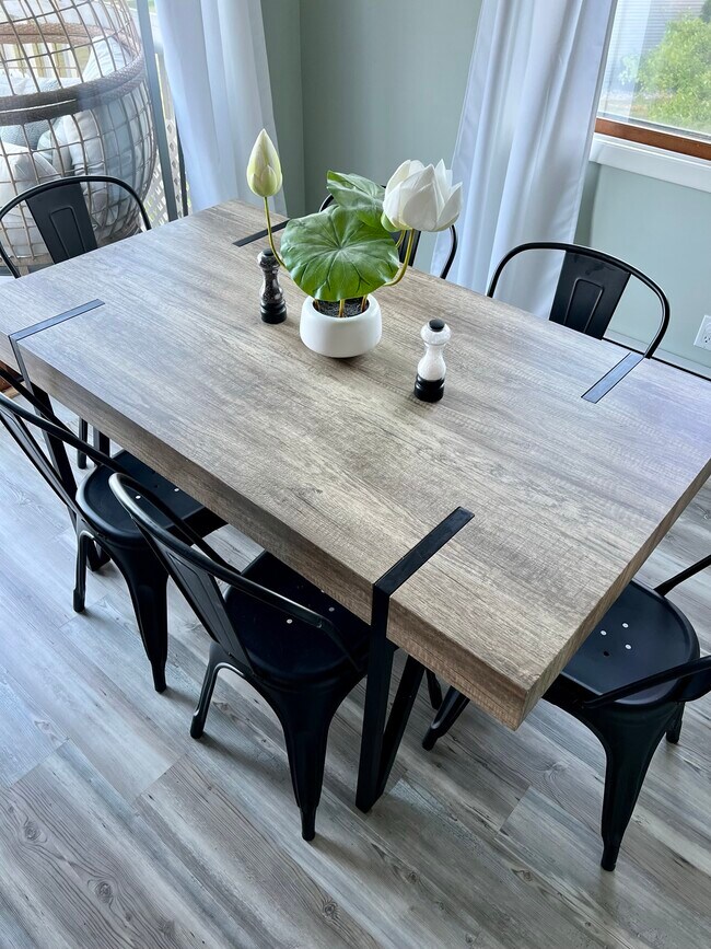 Building Photo - 2685 Green Meadows Dr