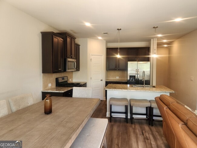 Building Photo - 47 Station Overlook Dr