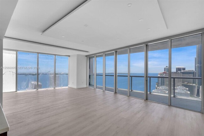 Building Photo - 495 Brickell Ave