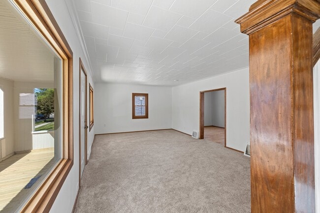 Building Photo - 749 Appleton Rd