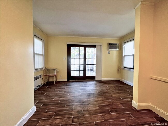 Building Photo - 47-05 Utopia Pkwy