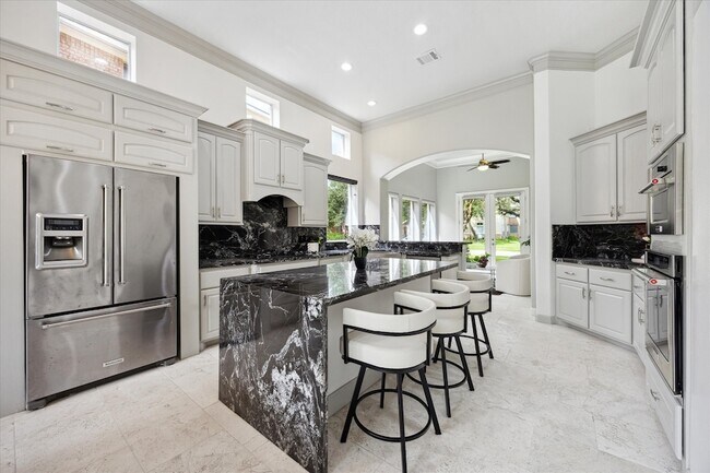 Building Photo - 5826 Santa Fe Springs Dr