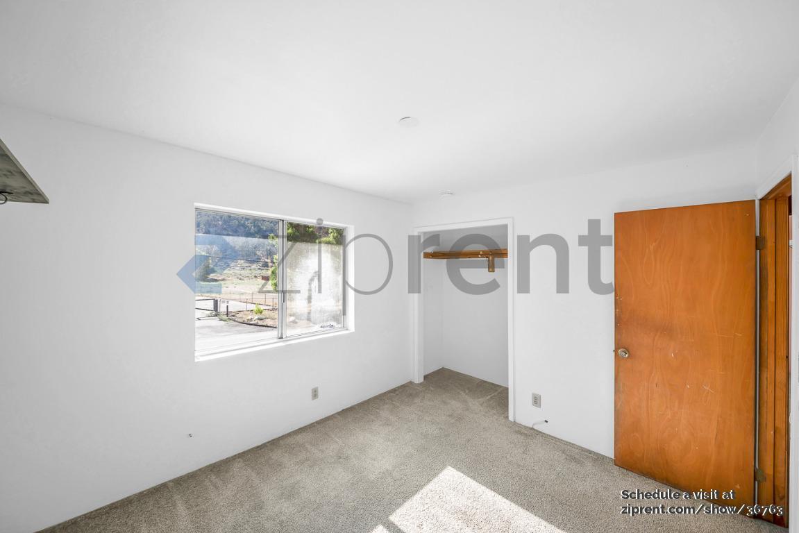 Building Photo - 140 Crable St