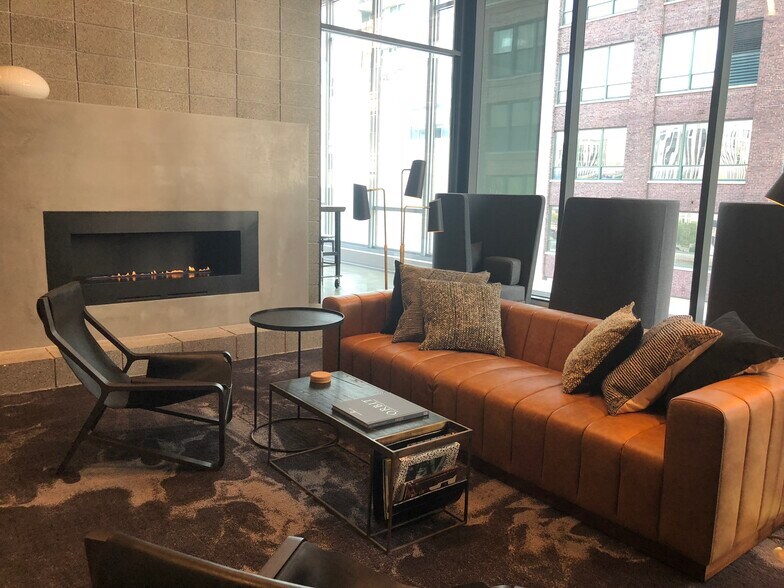 Building Photo - 701 S Wells St