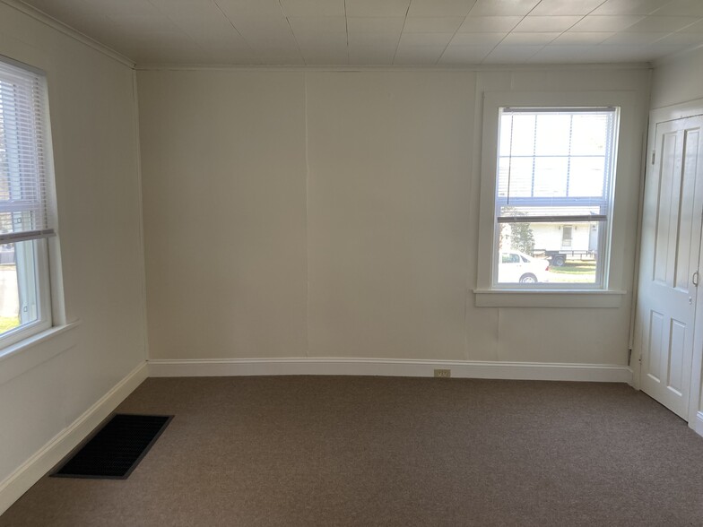 Building Photo - 1211 W Mountain Ave