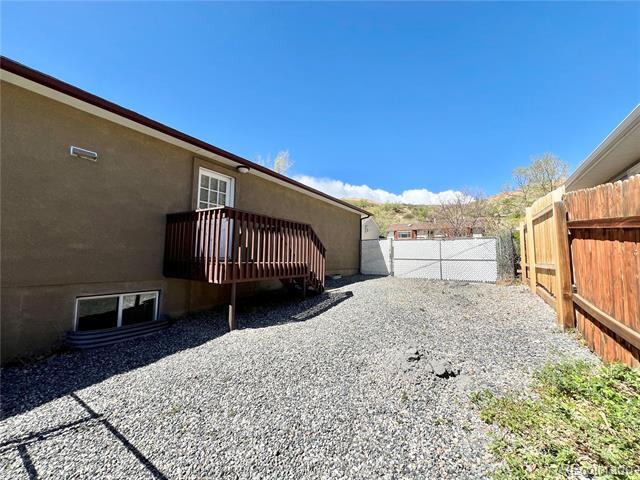 Building Photo - 2739 Straus Ln