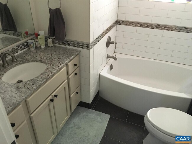 Building Photo - 718 McIntire Rd