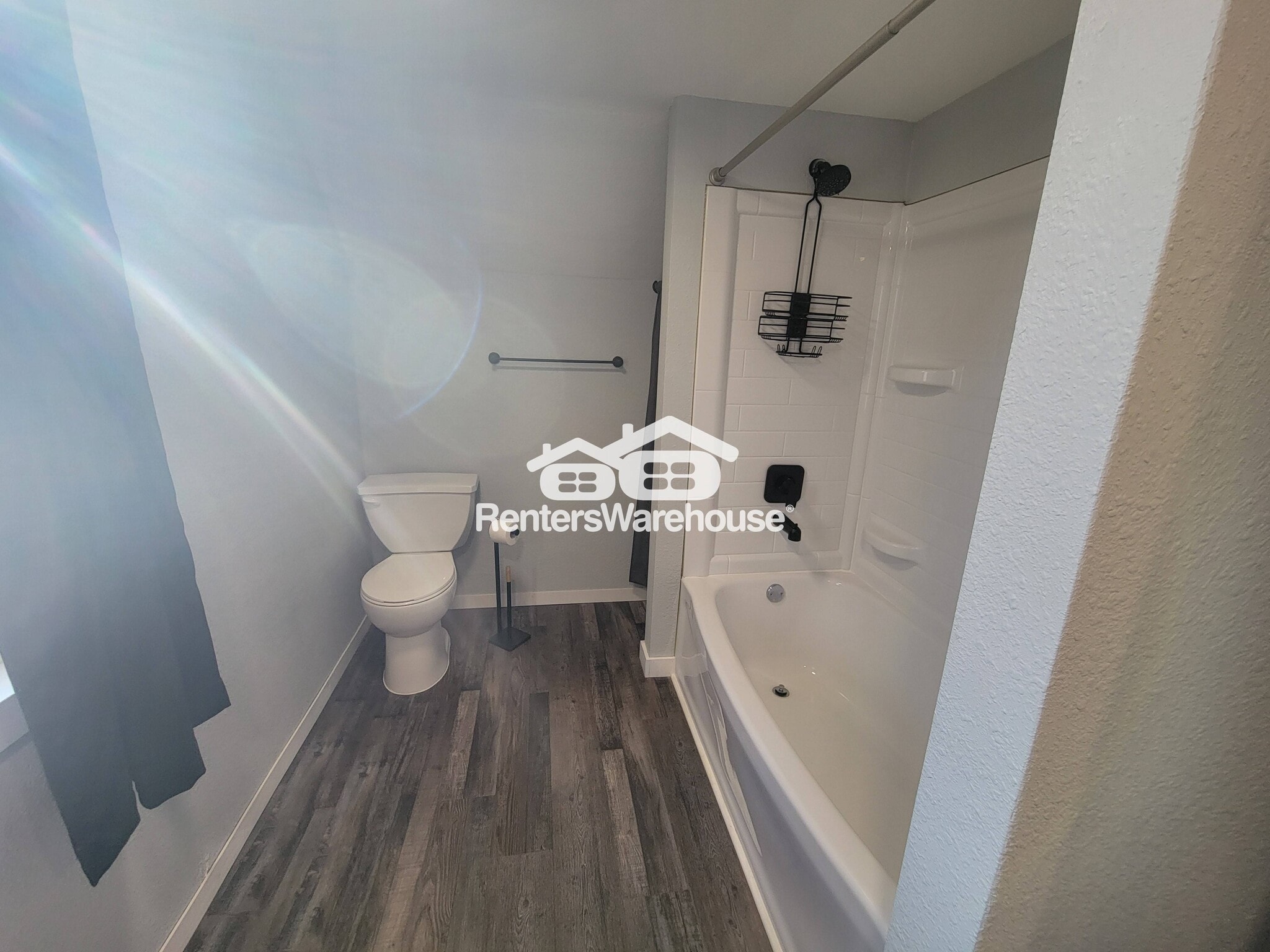 Building Photo - 206 Main St W