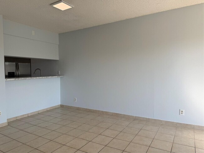 Building Photo - 9930 Twin Lakes Dr