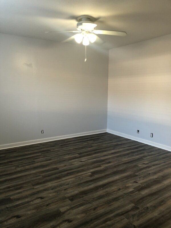 Building Photo - 195 Lakebend Cir