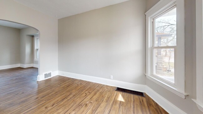 Building Photo - Lease to own! 5 bedroom/1 bath, Old Brooklyn.