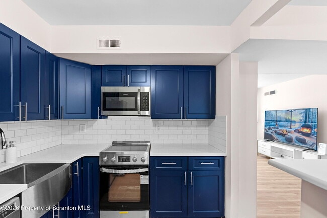 Building Photo - 220 Linden St