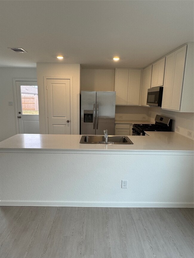 Building Photo - 16715 Old Wagon Wy