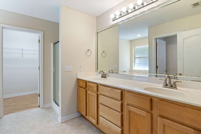 Building Photo - New Home for the Holidays – 4BR/2BA Near N...