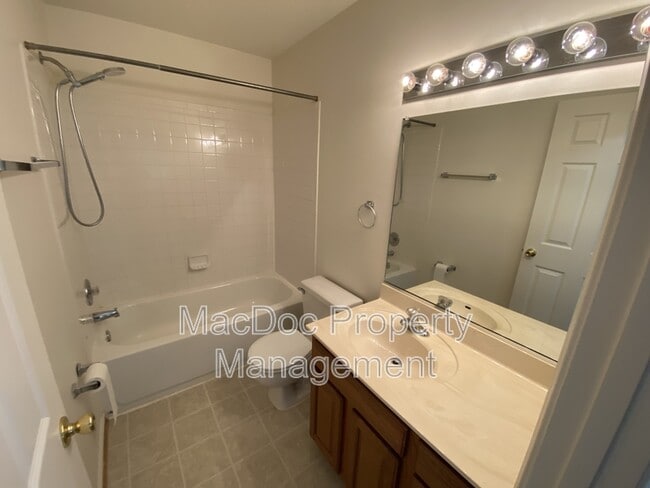 Building Photo - 106 Batley Ct