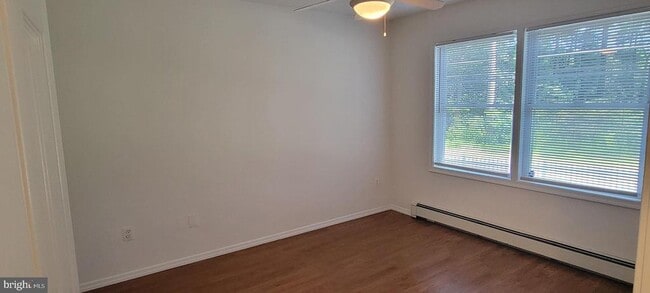 Building Photo - 2401 N Lakeshore Dr
