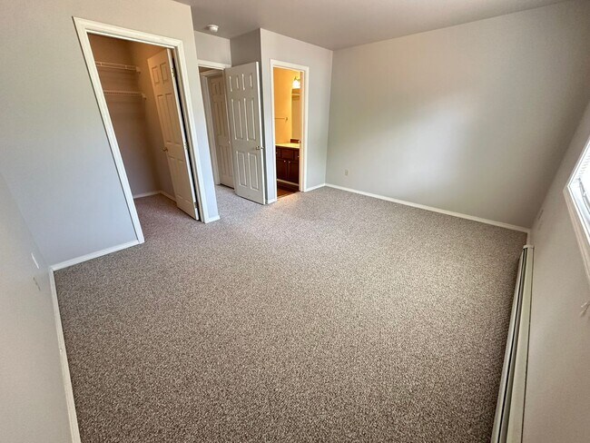 Building Photo - Beautiful 2 Bed 1.5 Bath Condo!