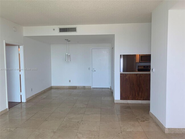 Building Photo - 2475 Brickell Ave