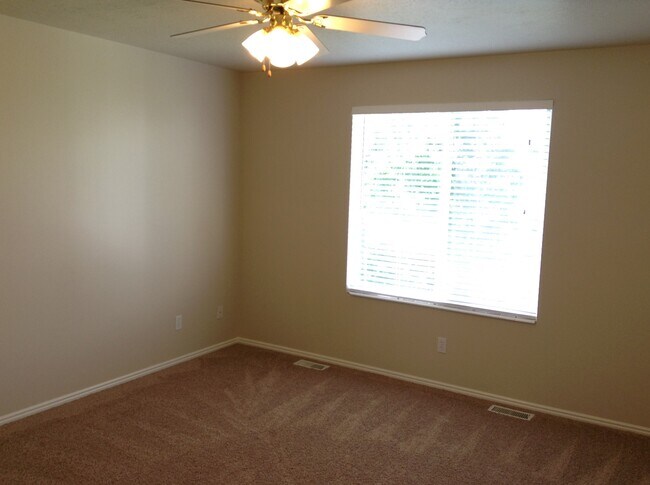 Building Photo - 929 Canfield Dr