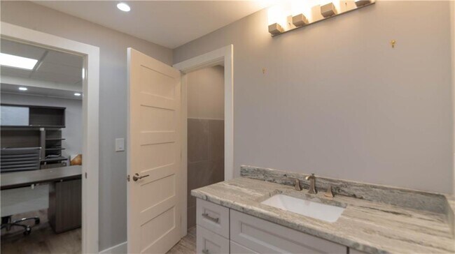 Building Photo - 3935 Briaridge Cir