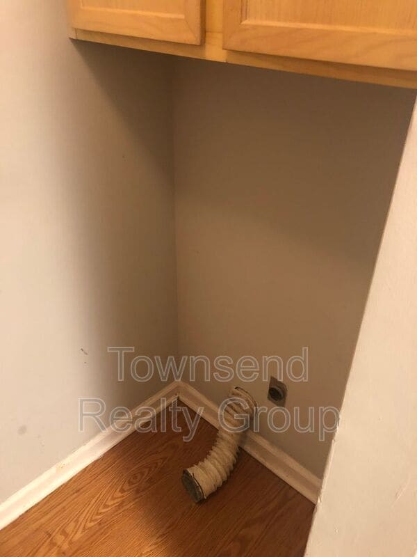 Building Photo - 1930 Gion St