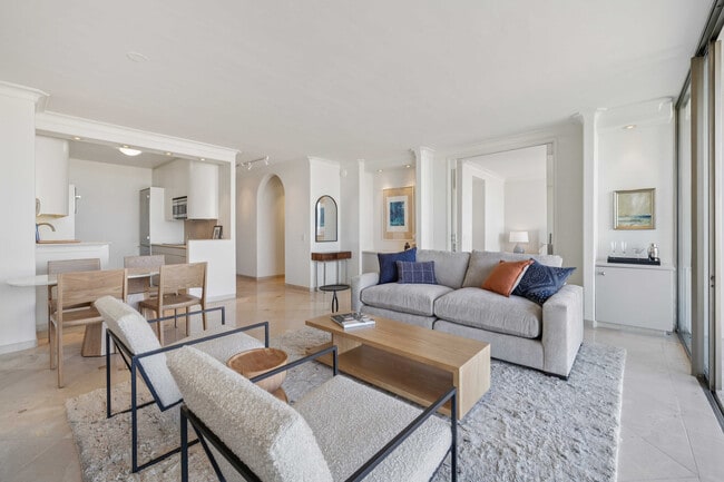 Building Photo - 999 Green St