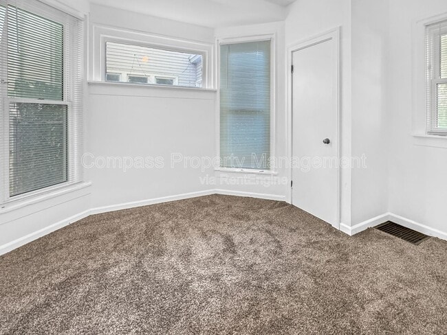 Building Photo - 619 Fulton St E