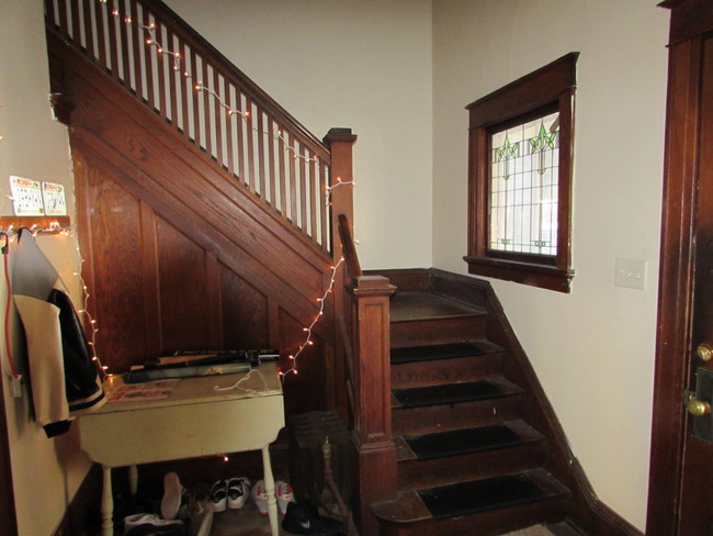 Front Entryway/Stairway - 537 W Doty St