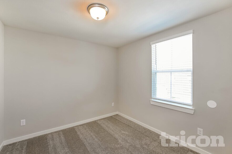 Building Photo - 22857 Terrazzo Dr