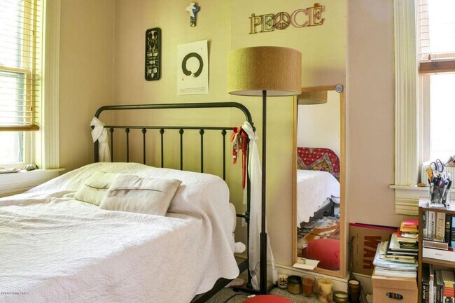 Building Photo - 1454